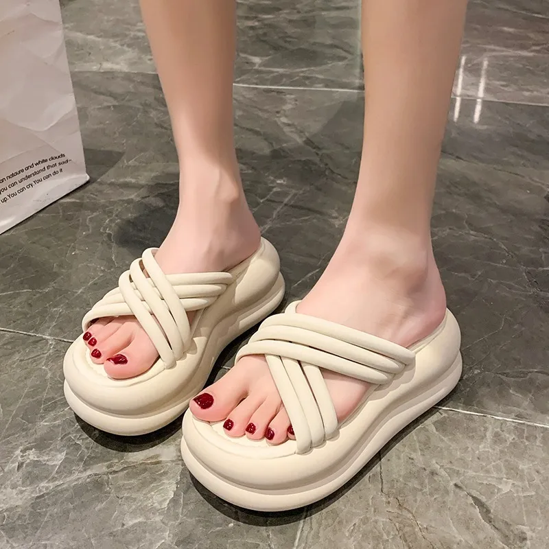 Sandal wanita hak tebal 7CM sandal Wedge pelat tali silang wanita sandal pantai sol tebal mode musim panas 2023