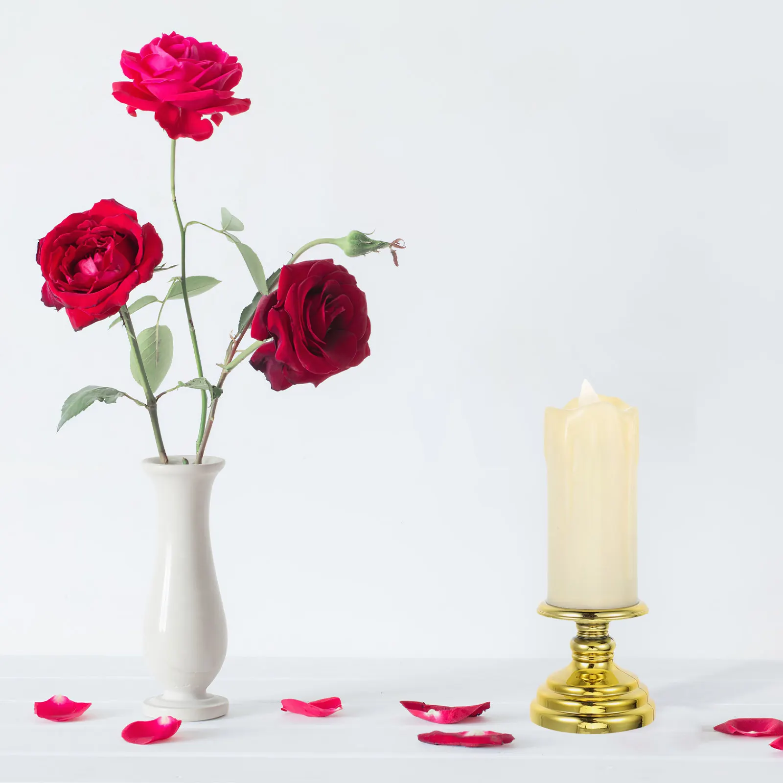 

LED Flameless Candles Gold Base Realistic Flickering Flame Romantic Weddings Valentine's Day Table Centerpieces Warm Ambiance