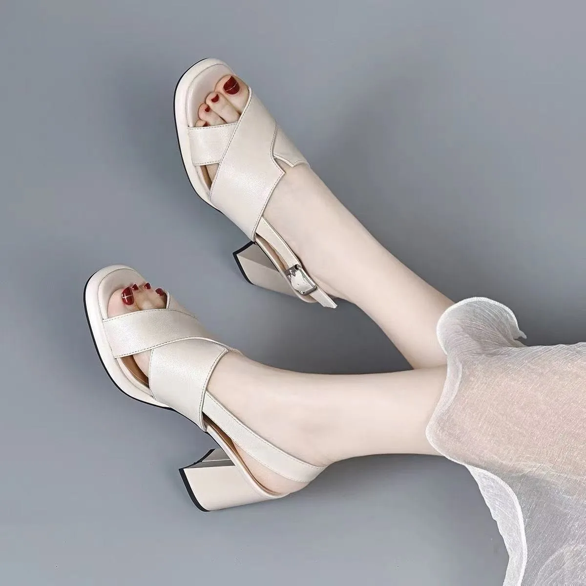 

Женские классические комфортные туфли-сандалии из черной лакированной кожи с открытым носком, высококачественные модные туфли на каблуке для работы