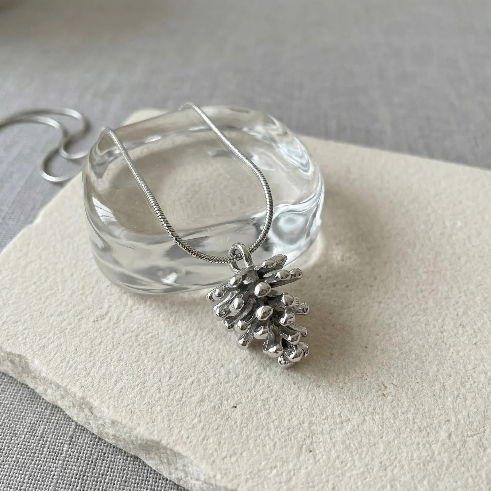 Modische Silberfarbene Geometrische Tannenzapfen-Anhänger Verstellbare Lange Kettenkette für Damen Zierliche Alltags-Halskette Luxus-Schmuck Geschenk – Detail 6