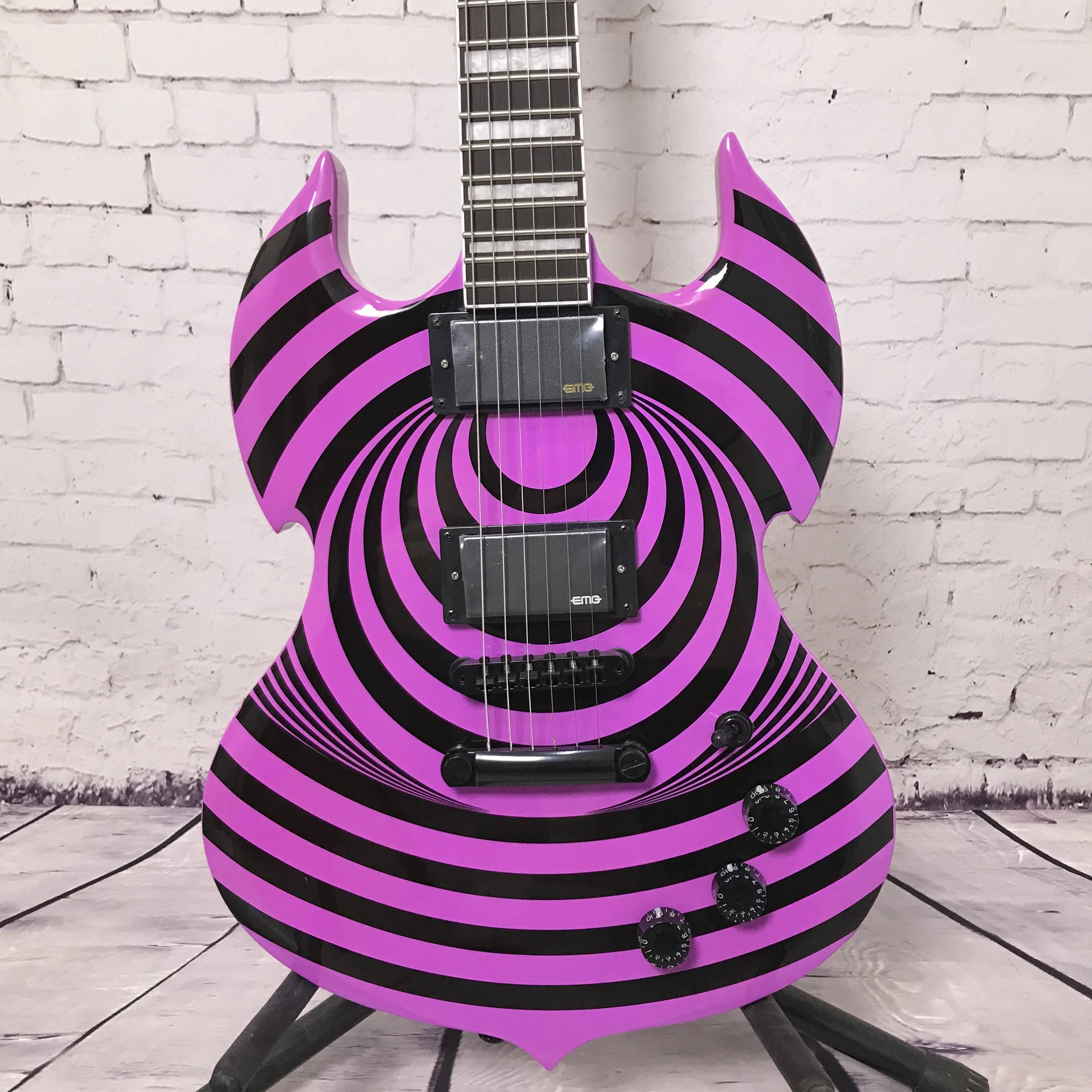 Chinese Electric Guitar   Factory customization whlde Audio SG purple color