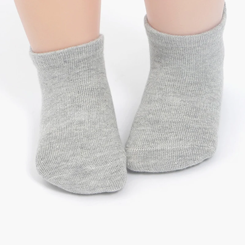 12 Paar einfache Kindersocken in Schwarz, Weiß und Grau, selbstklebende Anti-Rutsch-Socken, Baby-Lauflernsocken, Jungensocken und Mädchensocken – Detail 4