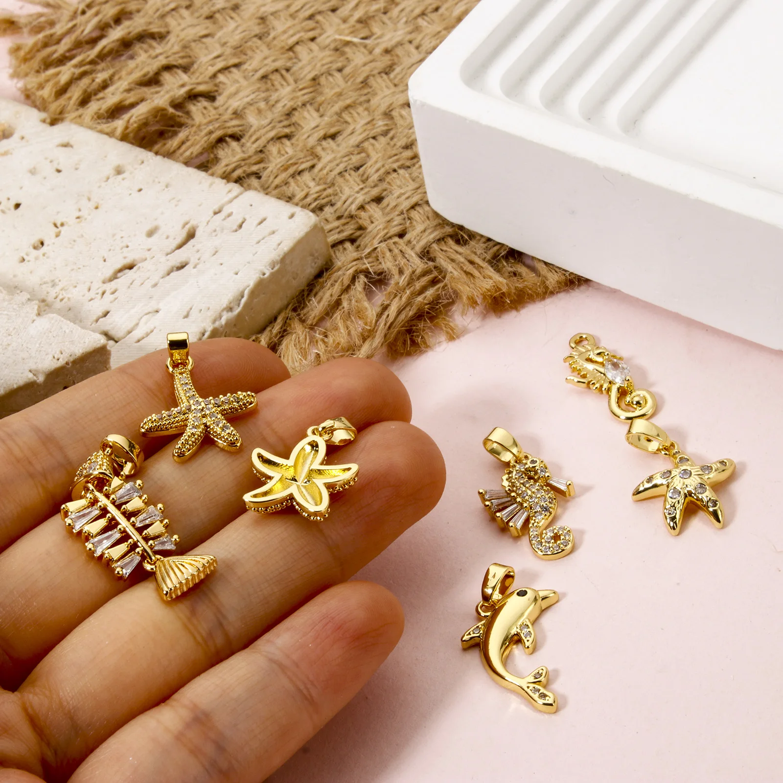 2 uds. De dijes de latón con forma de océano chapados en oro, delfín, estrella de mar, pez, caballito de mar, colgante para DIY, collar, pulsera, fabricación de joyería