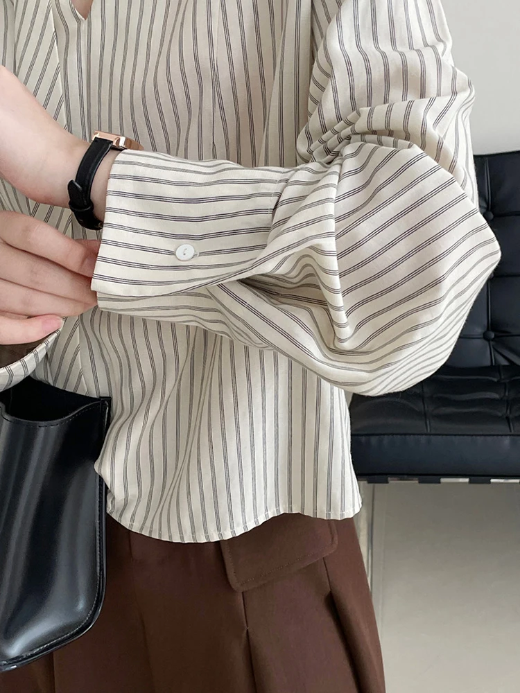 [EAM] Women Striped Hollow Out Elegant Big Size Blouse New Stand Collar Long Sleeve Shirt Fashion Spring Autumn 2024 1DH6783