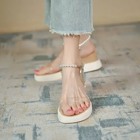 웨지 힐 투명한 여성 신발 판매 저렴한 가격 제공 디자이너 일일 오리지널 샌들 Pvc 여성을위한 고품질 샌들