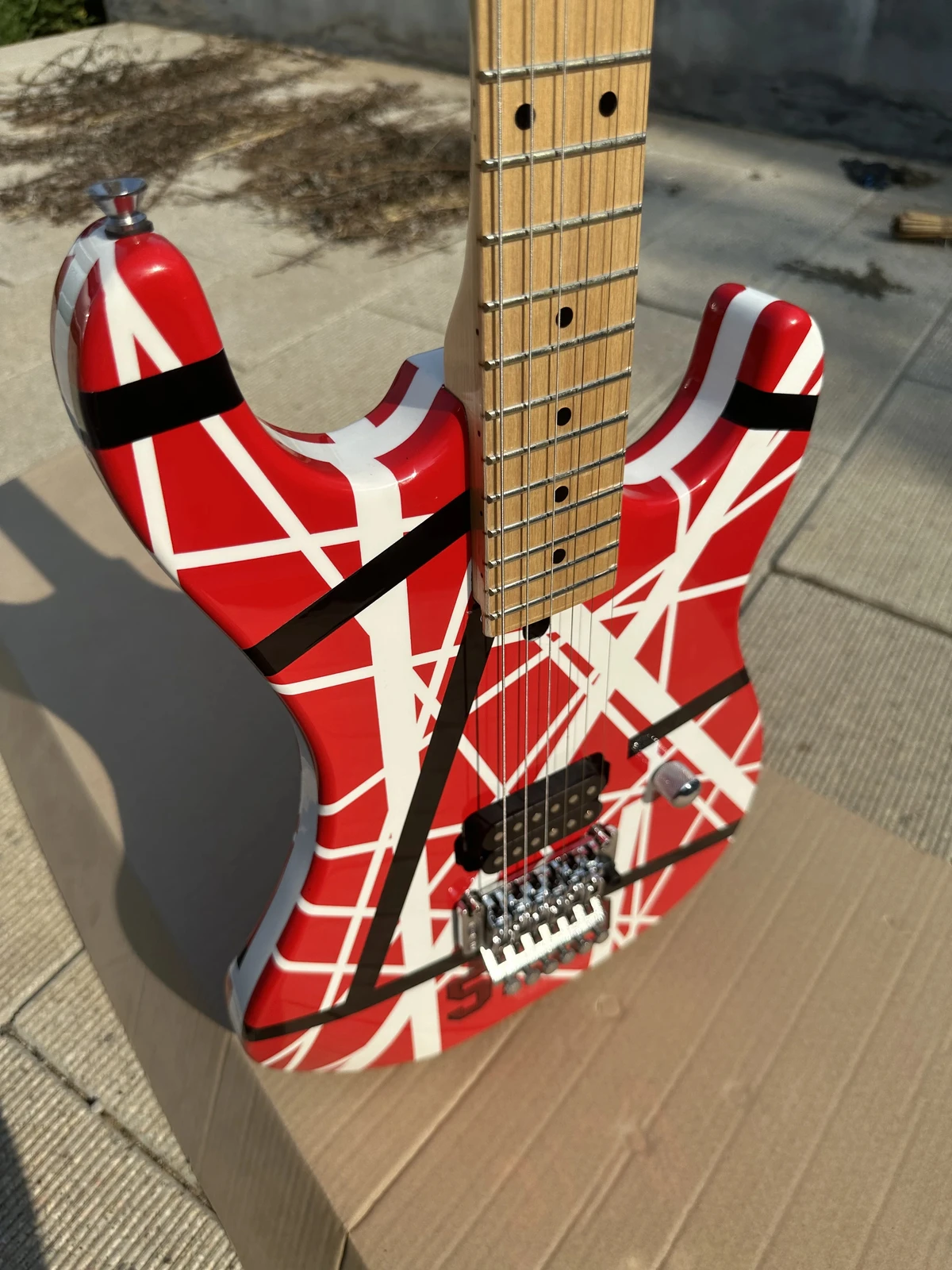 

2026 hot new 5Guitar, Imported Alder Body, Canadian Maple Fingerboard, Signed