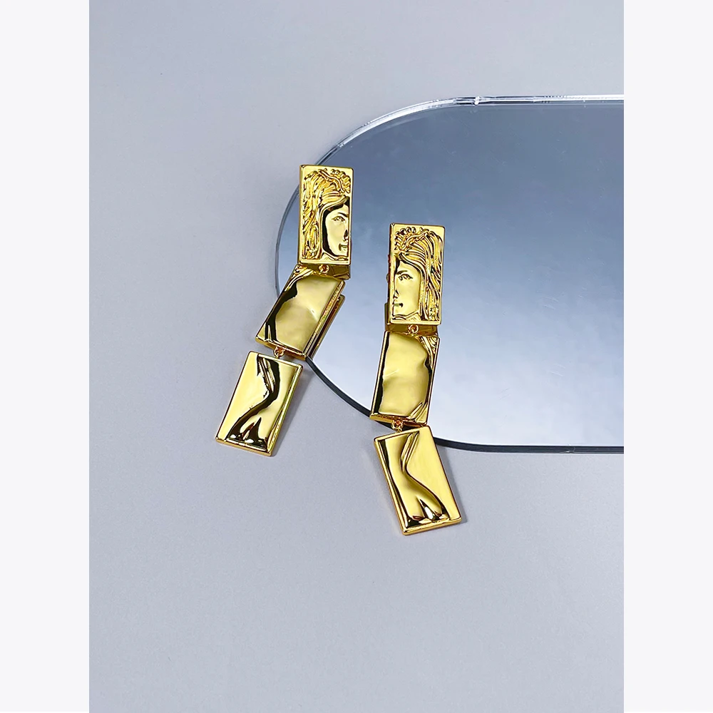 ENFASHION Human Figure Earrings Gold Color Kolczyki Piercing Earings Fashion Jewelry For Women Eyecatch Christmas Party E221391