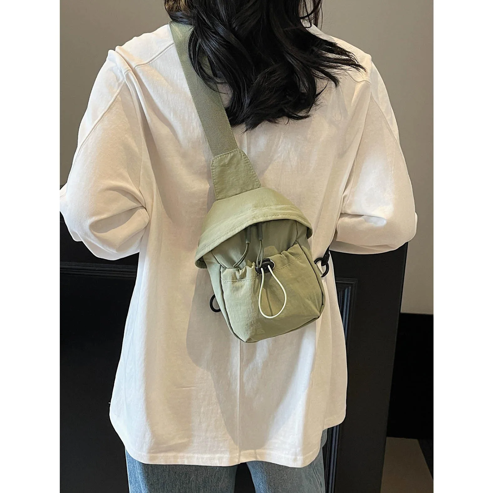 

2025 new trendy Western style crossbody bag, high-end and fashionable chest bag, personalized small bag, women's shoulder bag