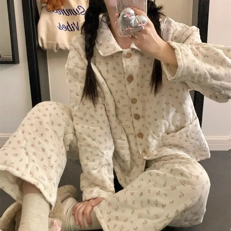 بيجامة نسائية صغيرة مطبوعة بالزهور من القطن الهوائي للفتيات للخريف والشتاء سميكة من الفلانيل مبطنة بالصوف طقم ملابس منزلية بنمط جديد