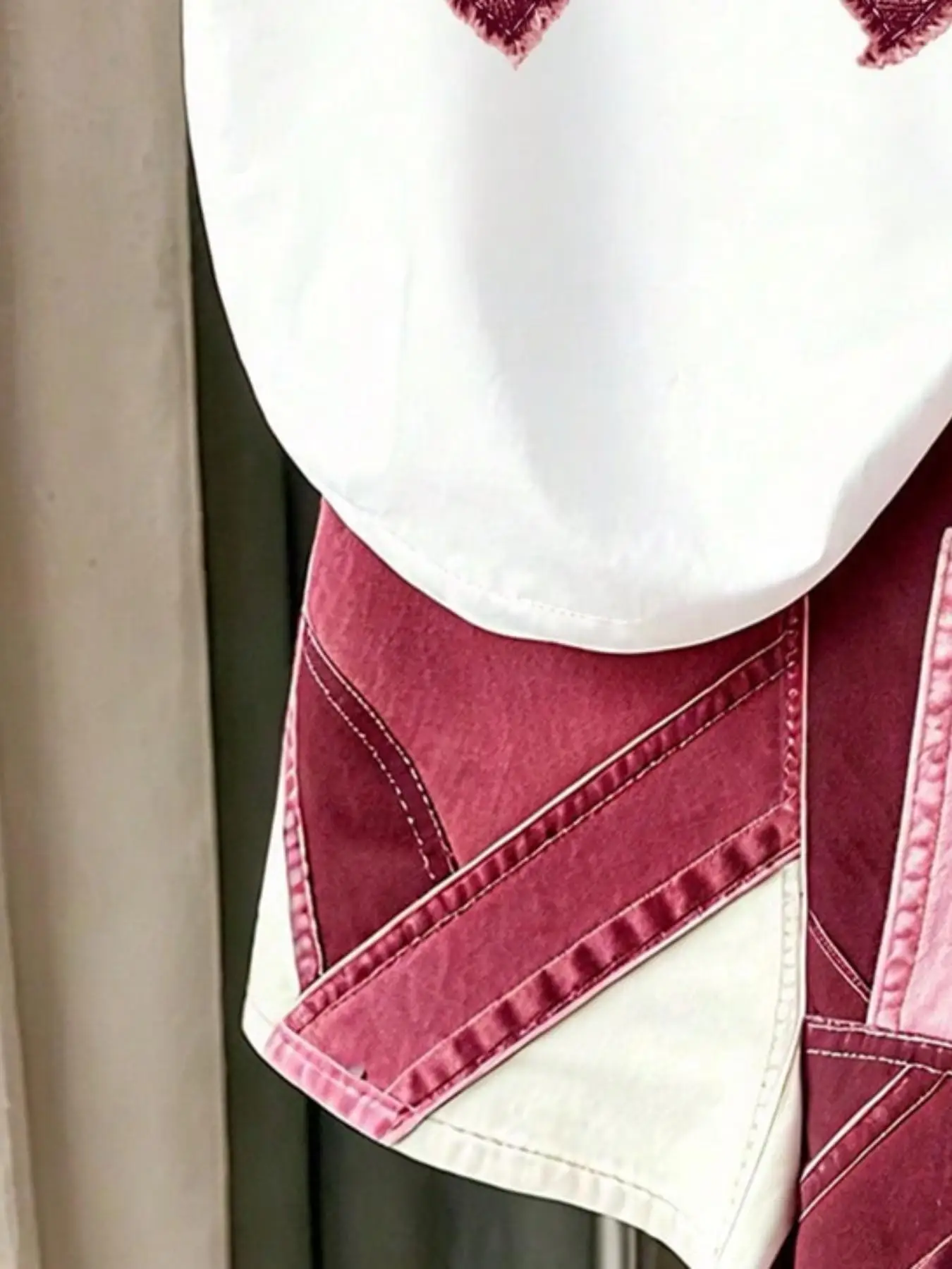 Sommer-Freizeitoutfit für Mädchen, Kinder-Set mit Schleifendruck, lockeres Kurzarm-Oberteil + bedruckte Shorts, zweiteiliges Set, geeignet für Kinder ab 3 Jahren, vielseitige Kleidung – Detail 4