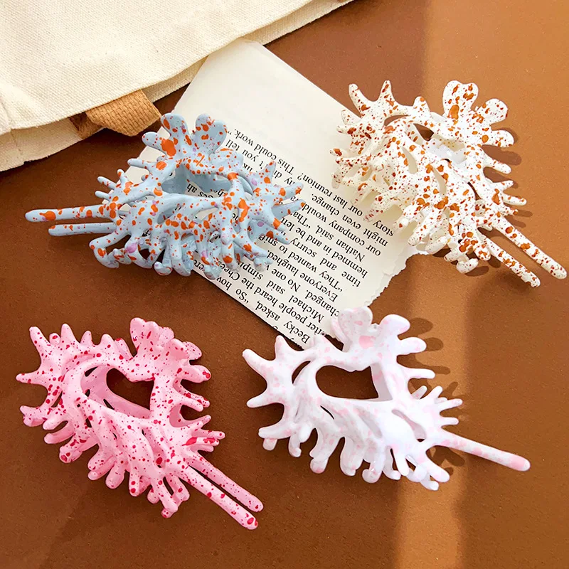 

DS Creative Large Hollow Conch Alloy Hair Claw Ocean Series Claw Clips Colorful Conch Crab Hair Clips for Women Hair Accessories