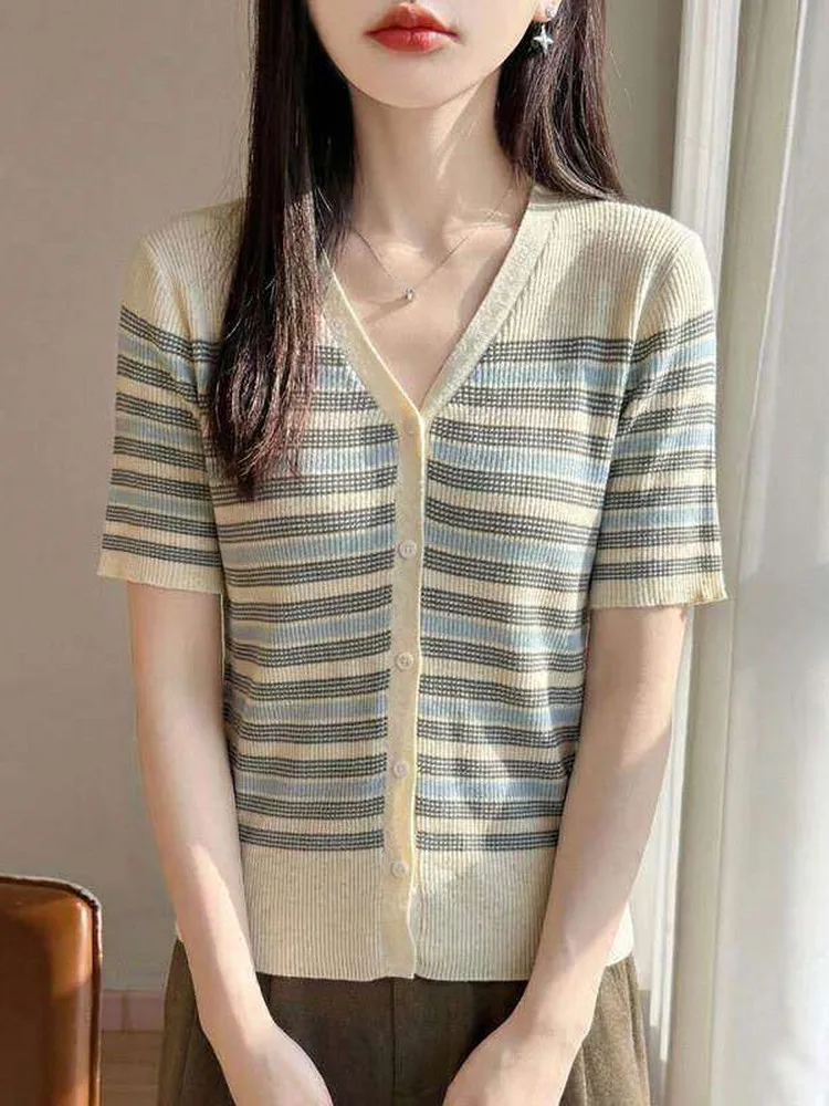 

Spring New Style Loose Fit Korean V-Neck Short Sleeve Striped Versatile Women's Fashion Top Trendy Knitted Sweater Soft Material