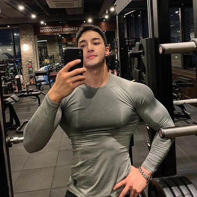 2023 New Men\'s Long Sleeve T-shirt Muscle Fitness Training Long Sleeve Top Breathable Moisture Wicking Tight Fit