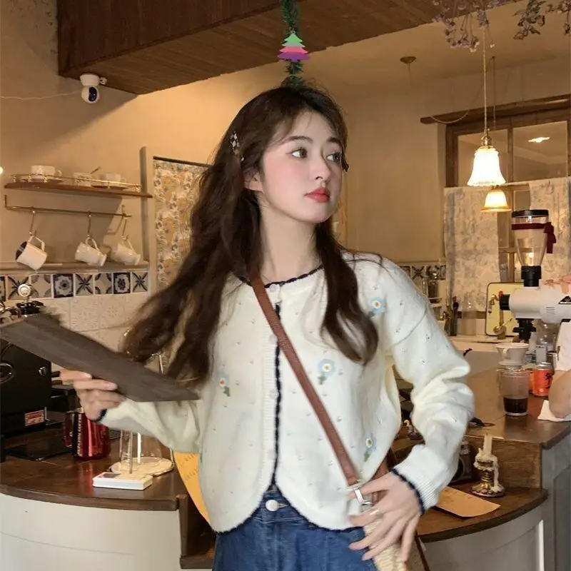 2025 جديد الحلو ثلاثي الأبعاد هوك زهرة الجوف سترة سترة سترة المرأة الربيع فضفاضة قصيرة محبوك الأرز #6