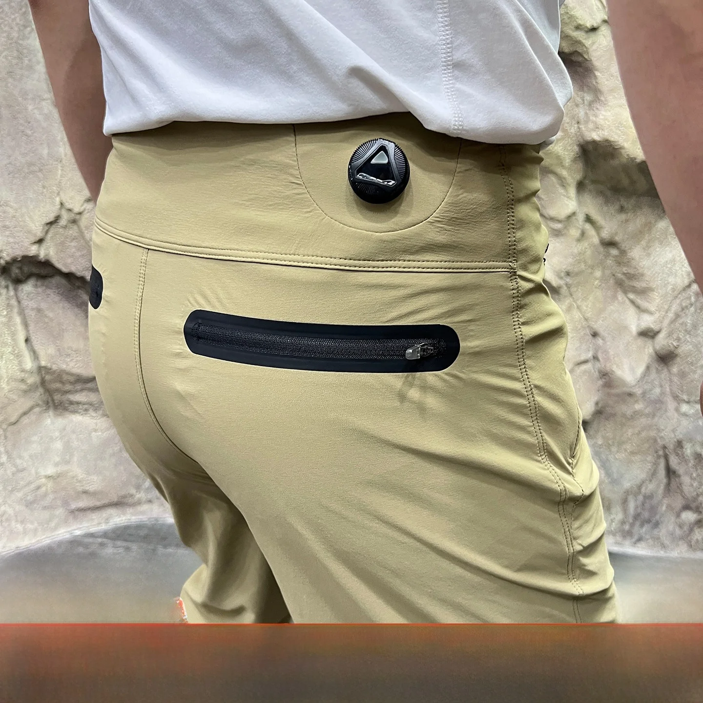 

Outdoor Waterproof Skin Pants Tech Rotating Button System Qui Dry Lightweight Spring Summer Casual Straight Leg Trousers