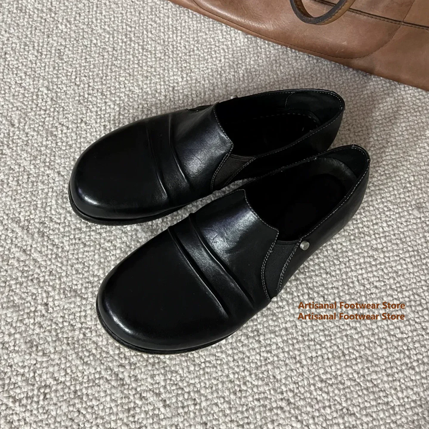 Vintage Black Leather Slip On Loafers Pleated Wrinkle Design Metal Rivet Flats Comfort Casual Shoes Trendy Men's Dress Shoes ﻿