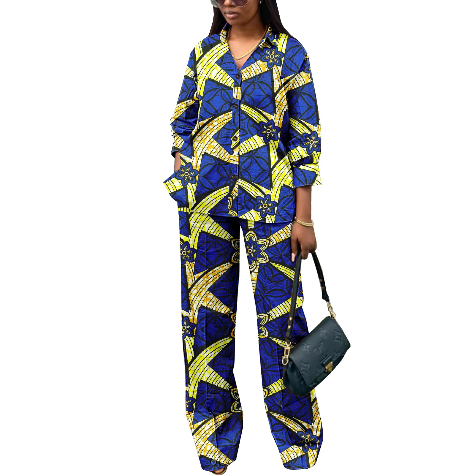 Kimberley Tell como la reina Victoria Eugenia de Battenberg en su boda con  Alfonso XIII; luce replicados el collar de chatones y la tiara de las  Lises. También lleva la banda y, image size:1600x1600