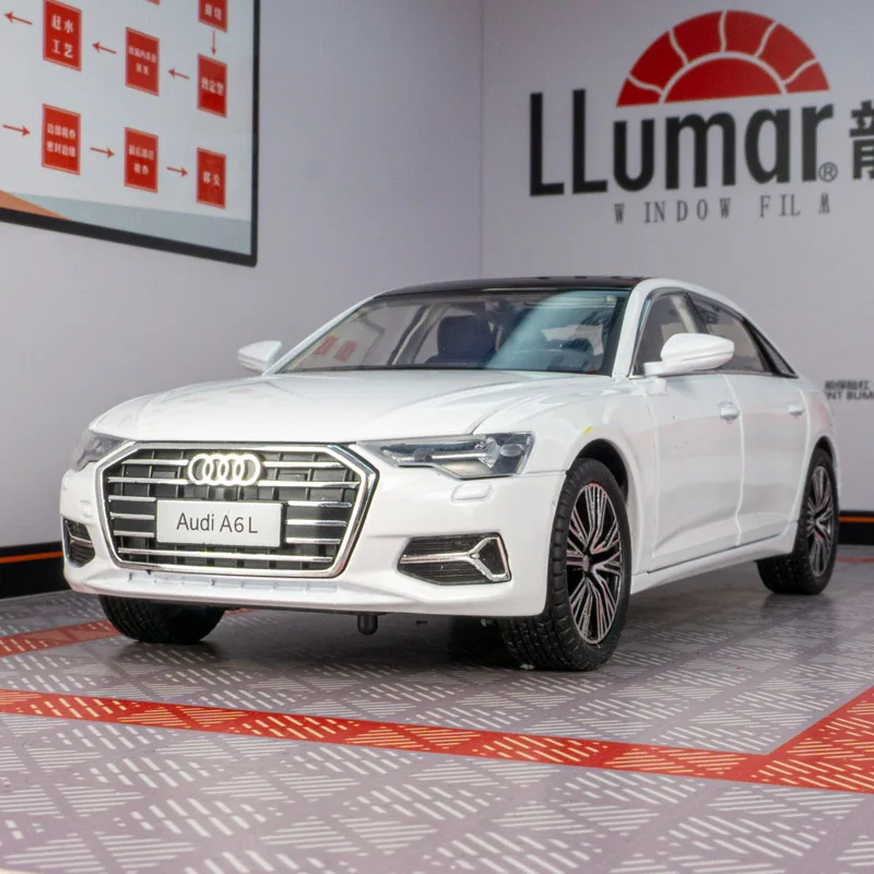 1:24 modelo de carro em liga Audi A6L, portas e capô do motor, porta-malas pode ser aberto, presente de carro de brinquedo para meninos
