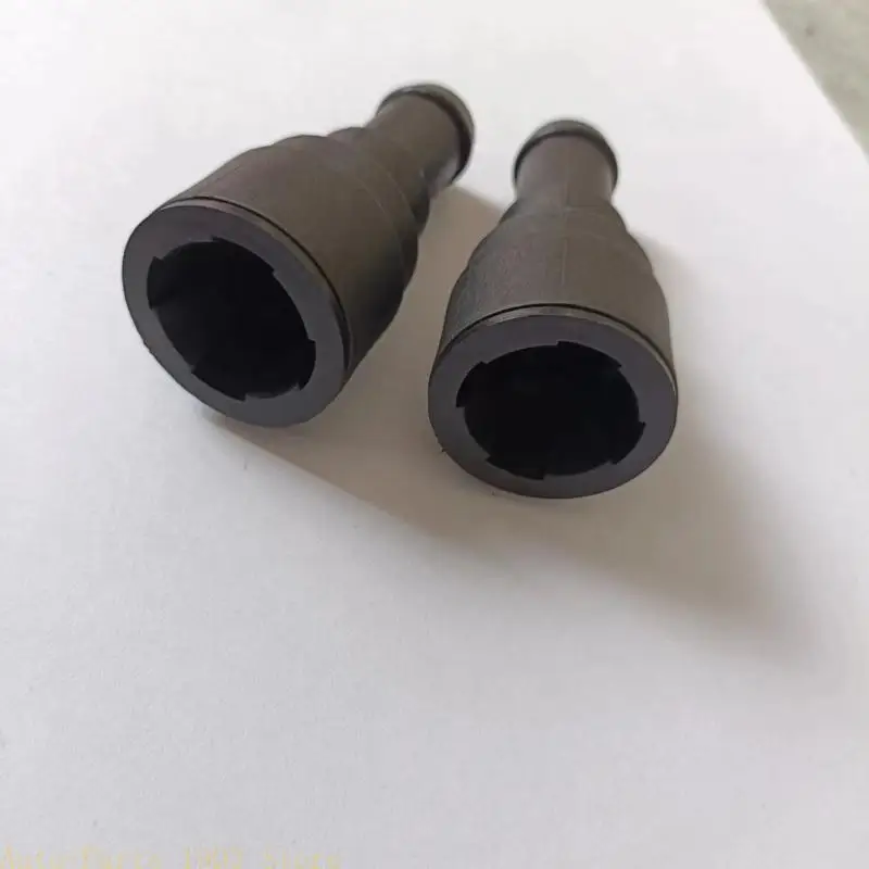 

E21C Professional Coolant Hose Connector Vehicle Heating Pipe Joiner Adapter 15032062