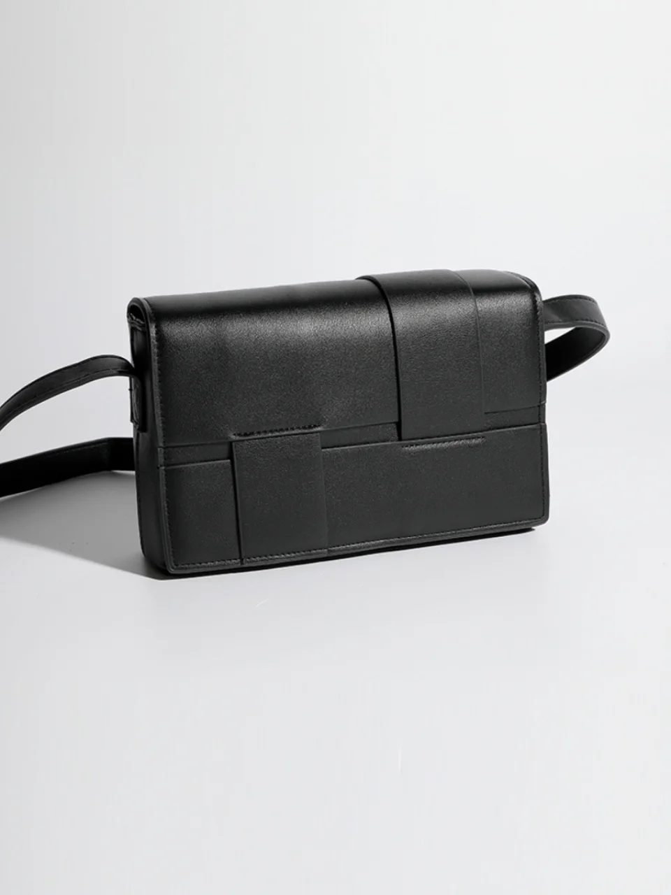 Leather Casual Men's Crossbody Bag Versatile Messenger Bag Fashionable Small Bag Soft Shoulder Strap Magnetic Buckle Closure