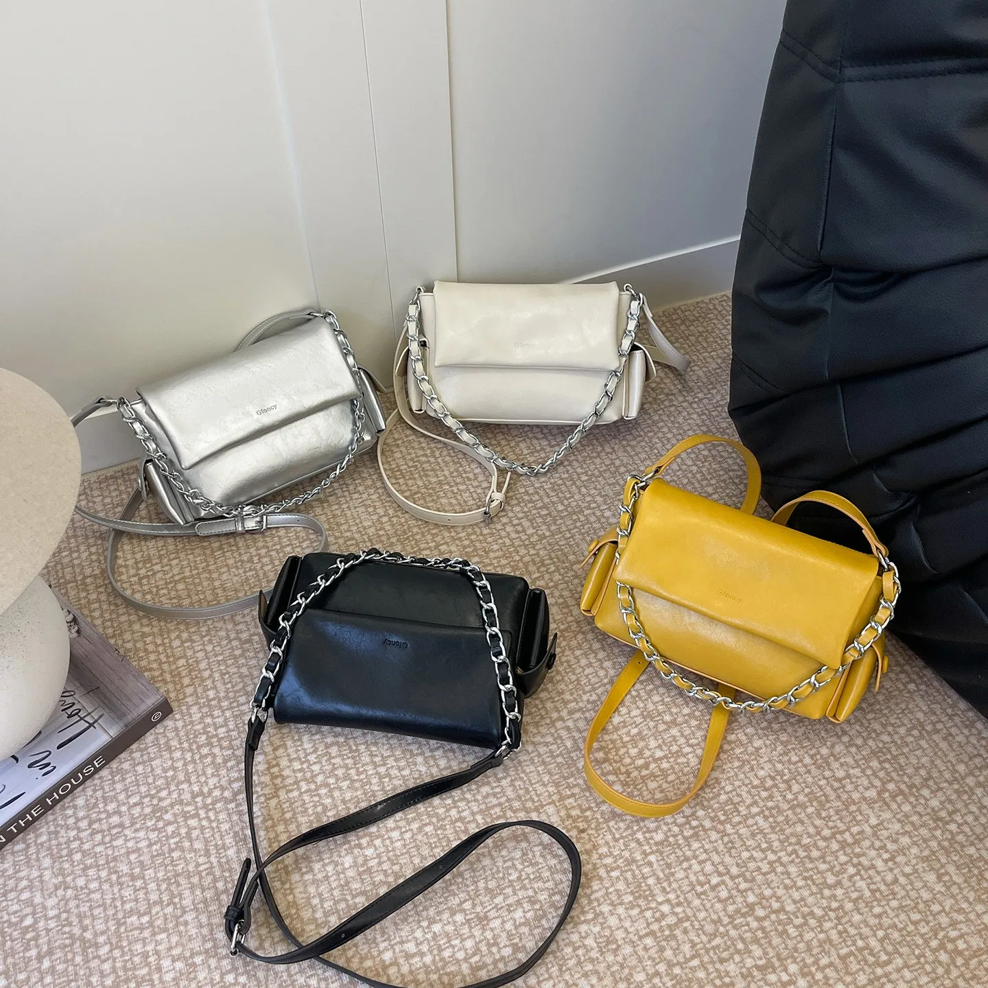 fashionable-oil-wax-leather-chain-underarm-bag-women's-crossbody-bag-casual-small-square-bag-2026-new-style-versatile-bag