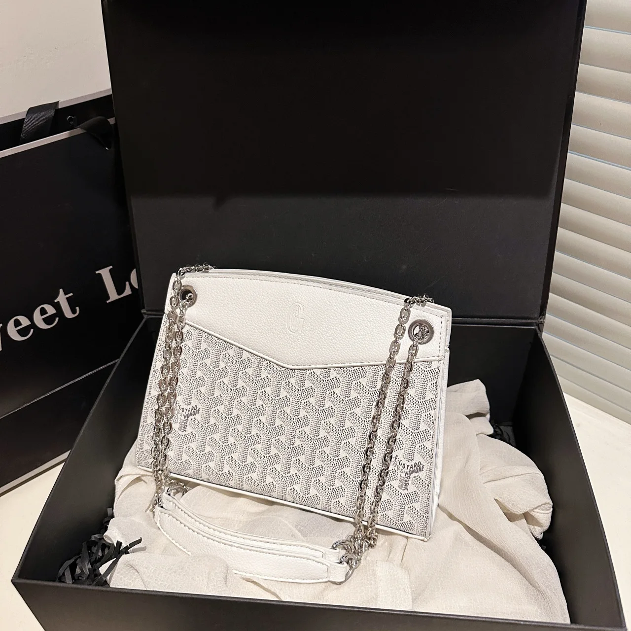 حقيبة مربعة أنيقة بحزام سلسلة، حقيبة كروس صغيرة متطورة للنساء، محفظة كتف صغيرة أنيقة، حقيبة عصرية من اليوم إلى الليل