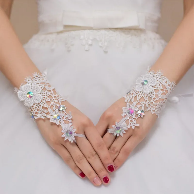 New Arrival Short Length Fingerless Wrist Length Lace Bridal Gloves With Rhinestones