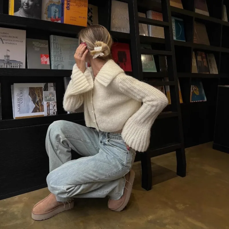 2025 new autumn and winter French doll big collar single breasted loose and versatile long sleeved knitted cardigan sweater 2