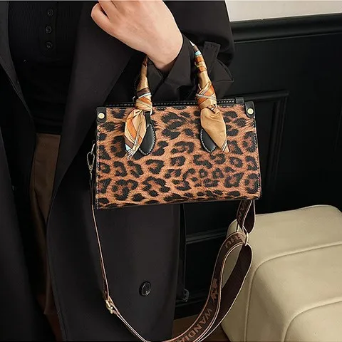 

Нишевая большая сумка с леопардовым принтом 2025 года, женская роскошная сумка через плечо, винтажная сумка через плечо «день-ночь», повседневная сумка-ведро, минималистский стиль