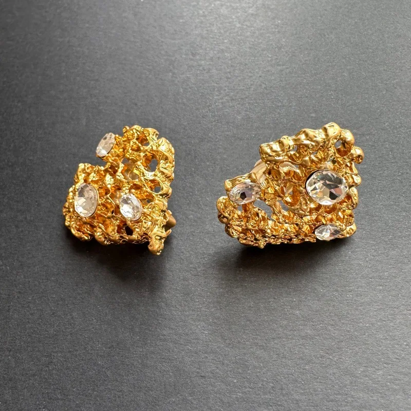 

Os Vintage Handmade Irregular Hollow Carving Rhinestone Coral Heart Stud & Clip Earrings for Women Party Fashion Jewelry
