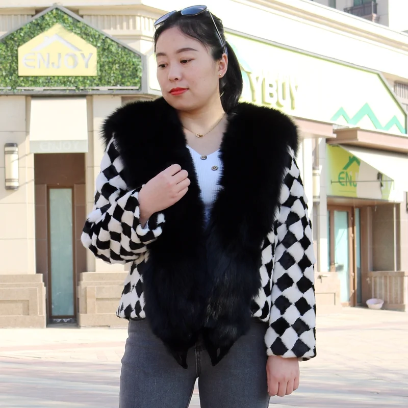 Women's real mink fur coat in winter 100% natural fur short jacket with big fox fur collar luxury street mink coat mink splicing