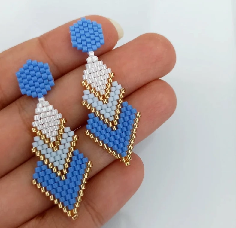 

Серьги из рисовых бусин в богемном стиле, стрелка, геометрия, ручная работа, женские серьги из сплава градиентного цвета, универсальные, простые, оригинальные серьги из бисера