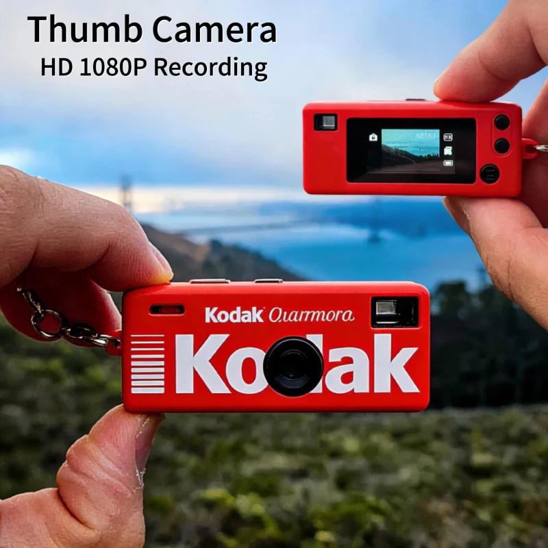 מצלמת מחזיק מפתחות מיני רטרו 1080P HD מקליט מצלמת אגודל עם פלאש מובנה 70.2 ° מצלמת CCD עם עדשת זווית רחבה ומסך TFT LCD