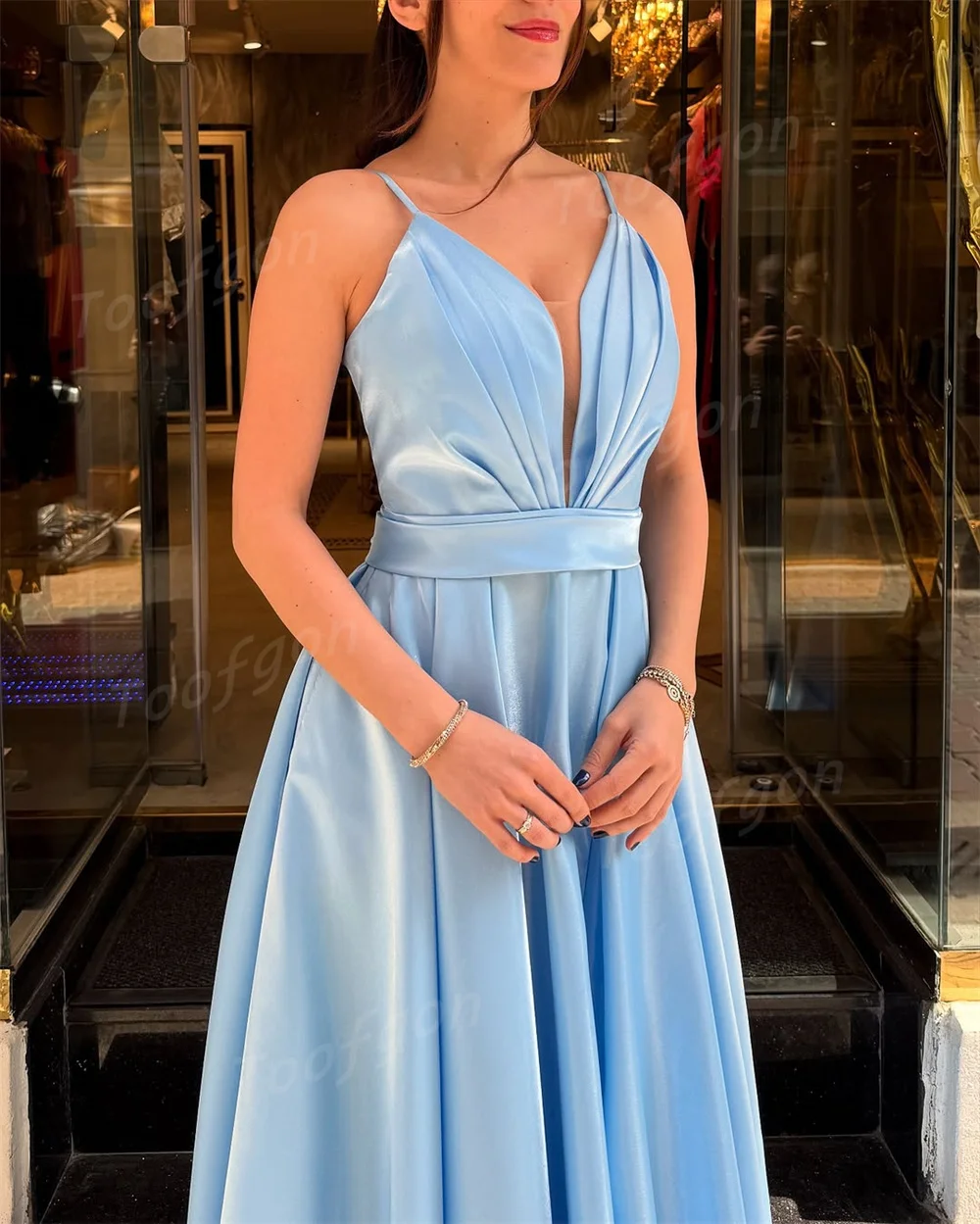 Toofgon V ネックサテンイブニングドレスカスタマイズされたシンプルな A ラインフォーマルパーティー女性イブニングドレススパゲッティストラップ婚約着用