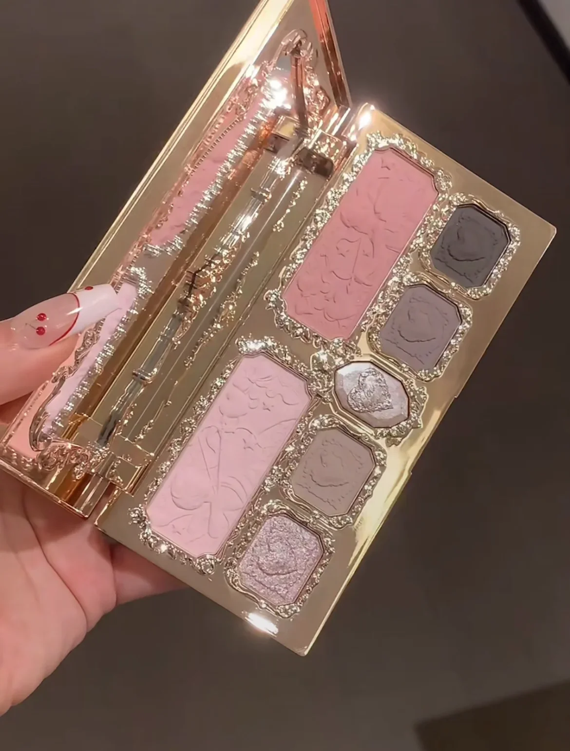 Flower Knows Strawberry Cupid Series Pearlescent Matte อายแชโดว์ 7 สี Face Comprehensive Tray Blush Eyeshadow Highlights