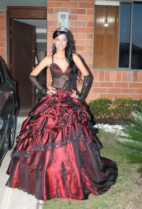 Robe de Quinceañera Satin Organza froncé Vintage robes de bal bordeaux et noir Vintage Quinceanera robe personnalisée