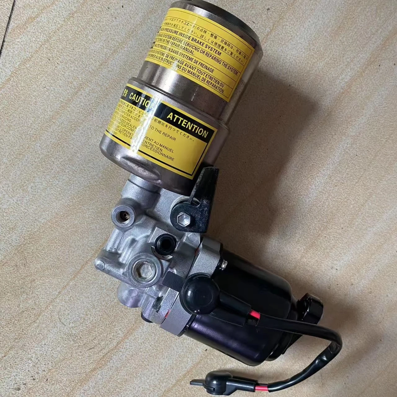 

Original Pajero V77 V78 V73 Brake Pump Motor V93v97v75aabs Master Cylinder New Condition ABS Pump