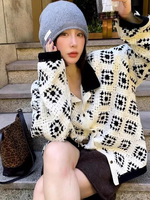 

Korean Style Chic Women's White Diamond Pattern Knitted Shirt Fashionable Small Fragrance Style Loose Fit Long Sleeve Shirt