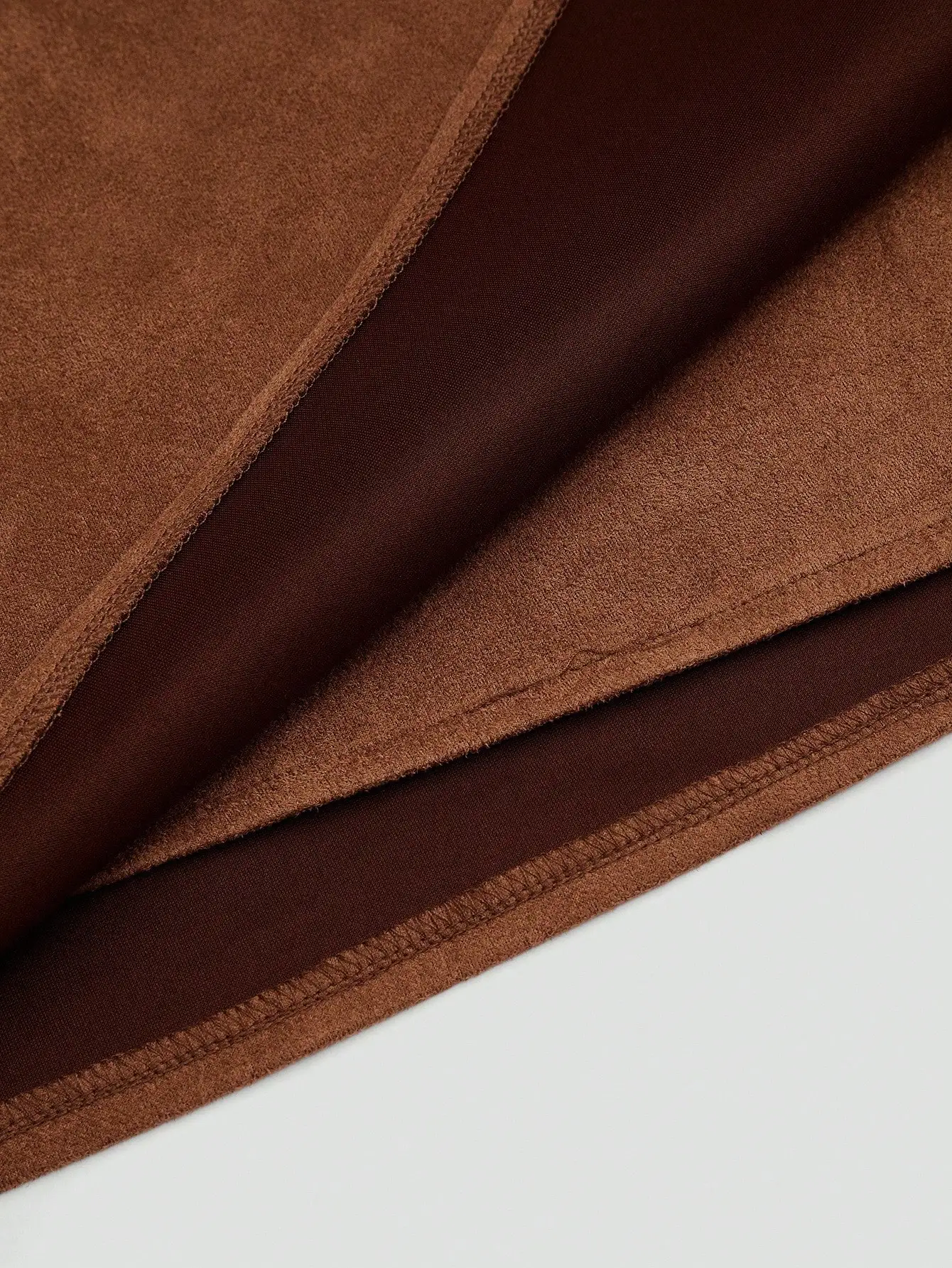 Saia Mini Assimétrica com Toque de Suede Marrom para Outono Inverno