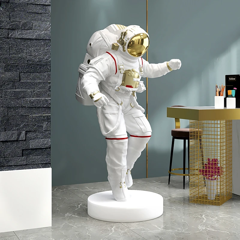 Internet celebrity astronaut sculpture office, living room, welcome shop, floor decoration, large hotel lobby