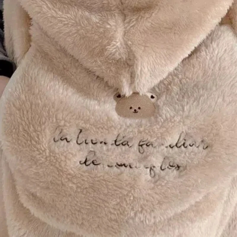 Morbida coperta per bambini cartone animato in pile corallo ricamato fasce invernali caldo piumino copertura per passeggino mantello per neonati coperte per pisolino