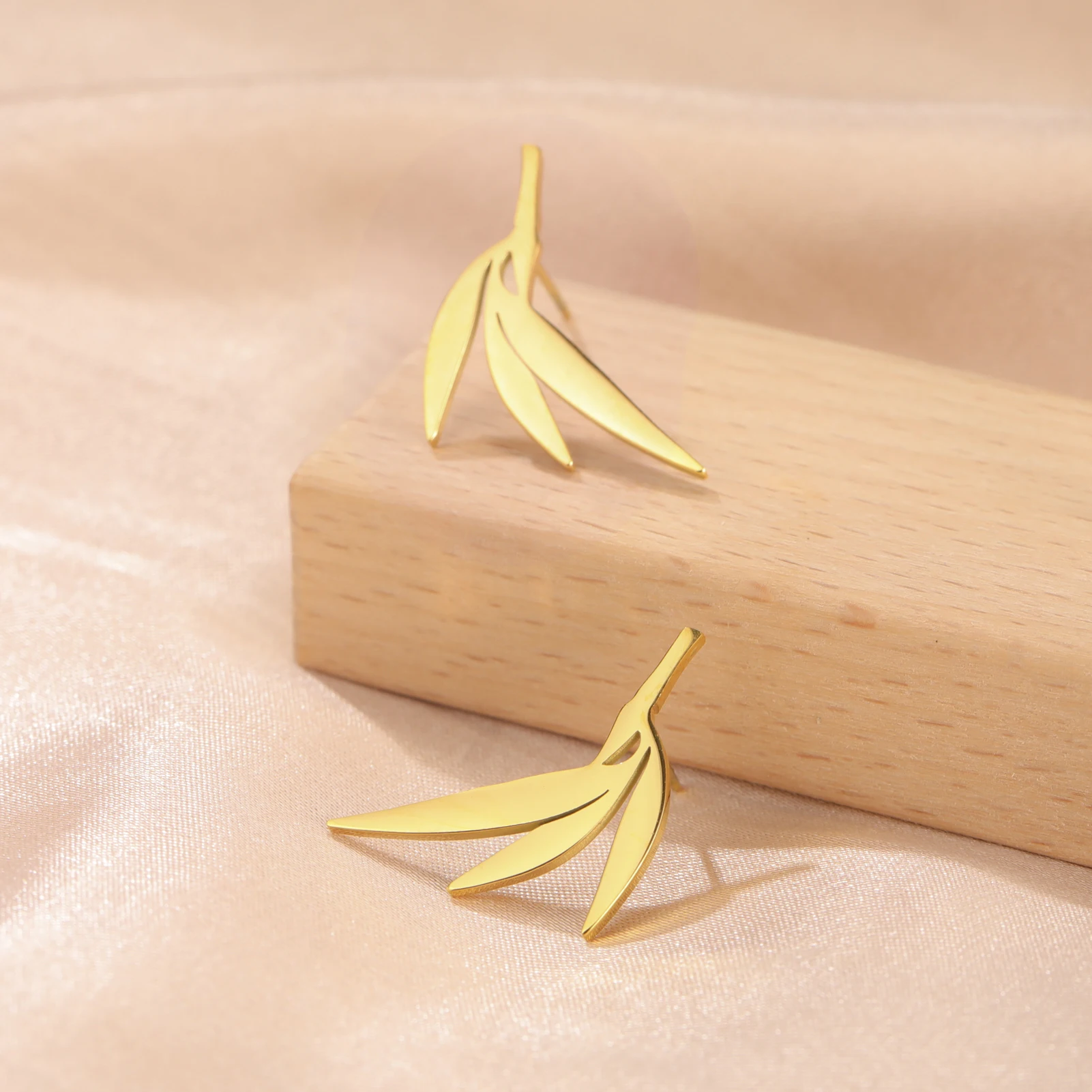 Teamer Bamboo Leaf Stainless Steel Stud Earrings for Women Girls Minimalist Cool Design Earrings Waterproof Jewelry 2024 New