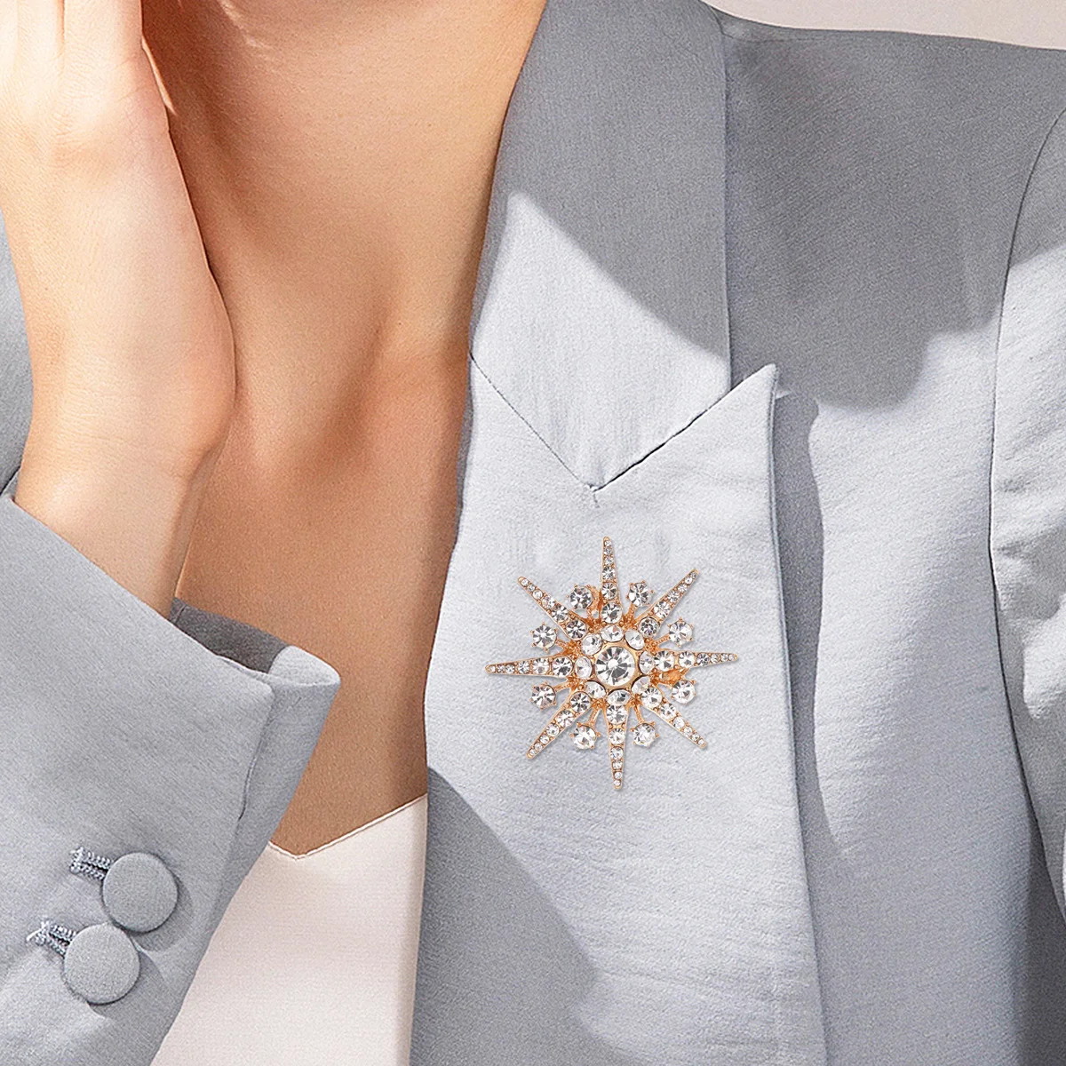 

2Pcs Rhinestone Brooch Simple Alloy Crystal Corsage Clothing Breast Pin Decorative Lapel Pin Women Brooch Corsage Decor