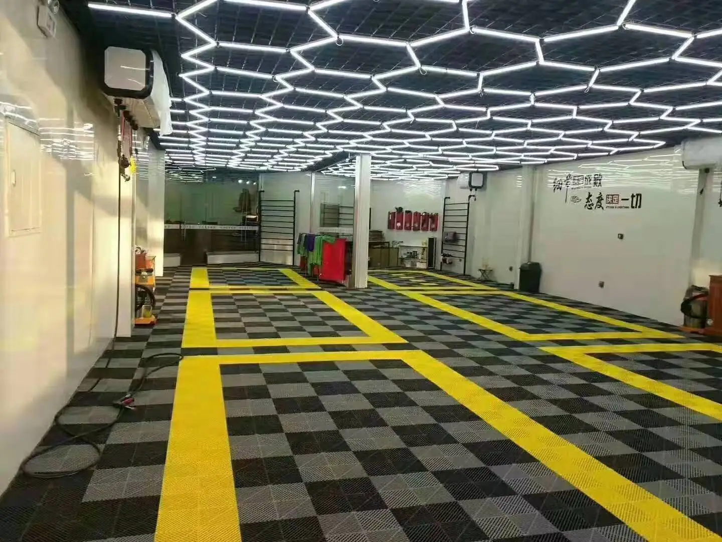 S1.8QH Multicolor Eco Friendly &anti UV Antioxidant Impact Resistant Interlocking Garage Floor Tiles 400*400*18mm