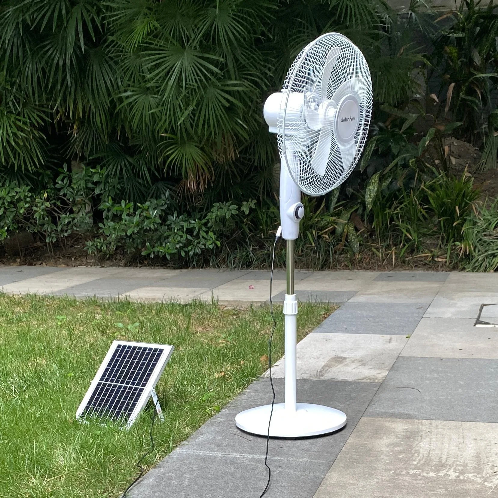 ventilateur-solaire-rotatif-de-16-pouces-a-haute-vitesse-9-volts-cc-pour-exterieur-et-ventilateurs-electriques-sur-pied-a-energie-solaire-avec-adaptateur-secteur-pour-usage-domestique