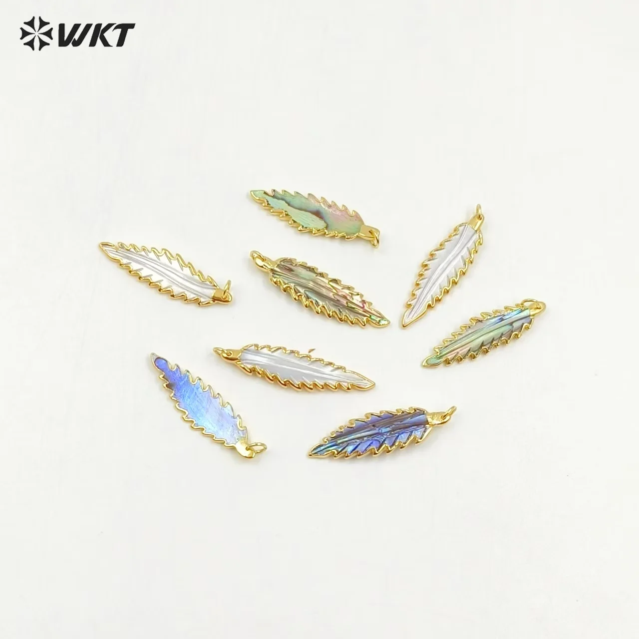 WT-P1090 WKT Exquisite Natural Shell Pendant Leaves Shape Tiny Charms Gold Electroplated For Ladies Beautiful Jewelry Making
