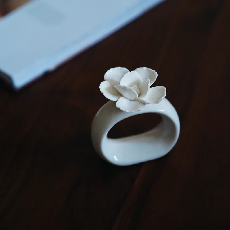 

Ceramic Artificial Hand-pinched Flower Napkin Rings, Flower Table Setting Accessories, White Napkin Holder Rings