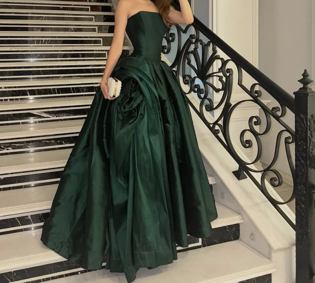 فساتين سهرة باللون الأخضر الداكن بدون حمالات بخصر عالٍ فساتين حفلة موسيقية مكشكشة من قماش التفتا