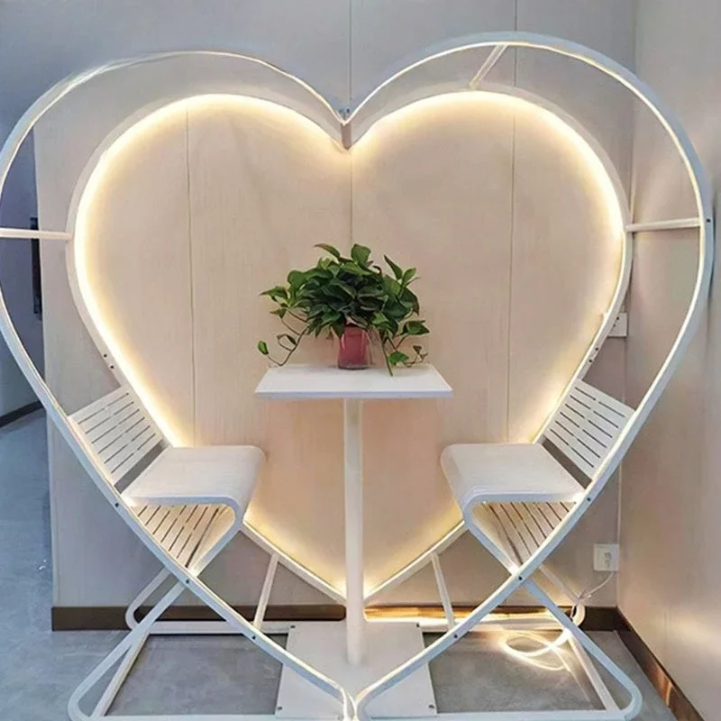 Outdoor hotel B & B scenic spot Internet celebrity heart-shaped bird's nest with night light seaside photo clock in couple