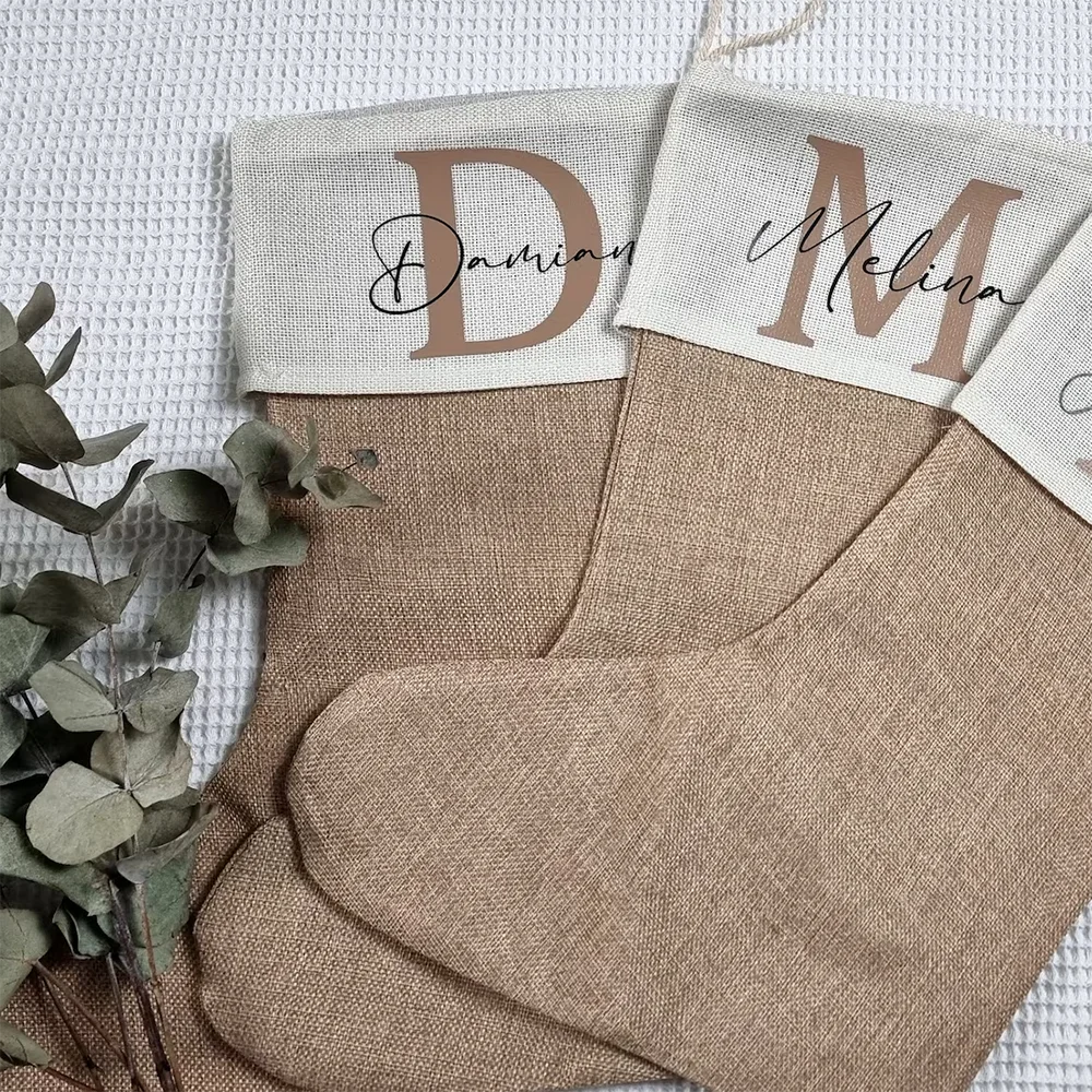 جوارب سانتا المخصصة مع الاسم والحروف لملء الجورب من سانتا هدية سانتا المخصصة لتزيين شجرة عيد الميلاد